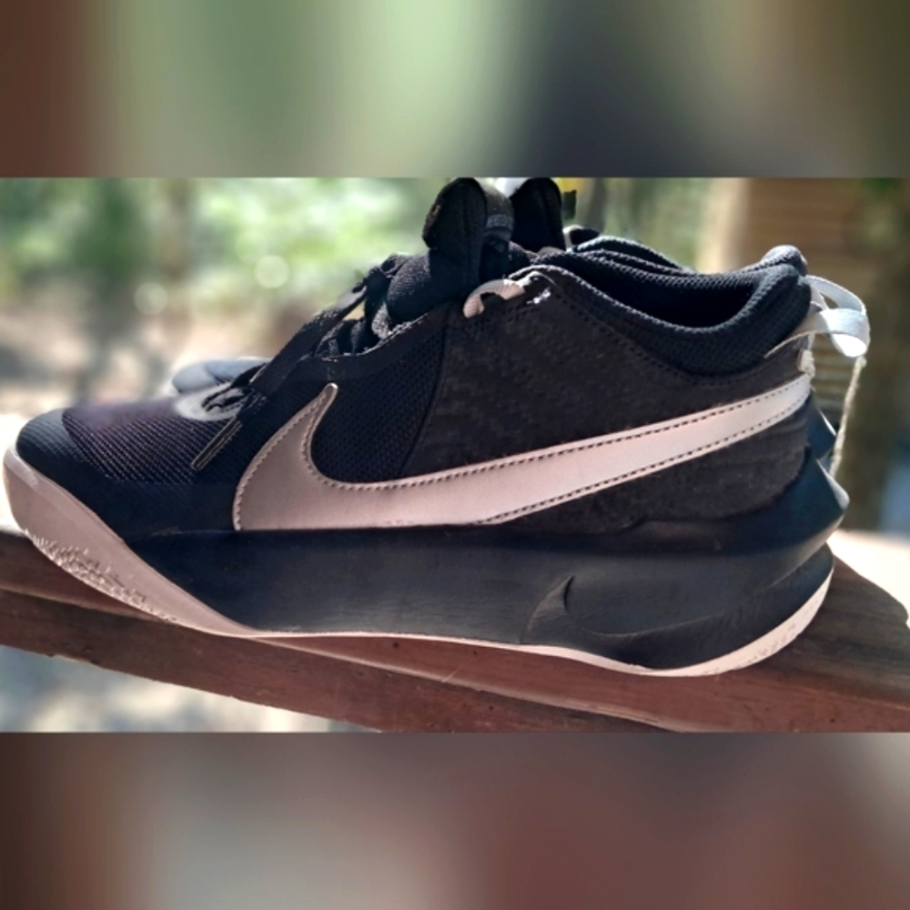 NWT NIKE Hustle X Black Athletic Shoes